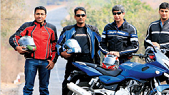 Bajaj Pulsar 220 DTS-Fi wins the 2008 Indian Motorcycle of the Year award